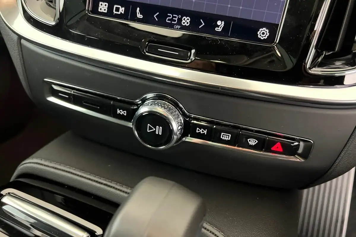 2024-volvo-v60-20-t8-ultra-big-13