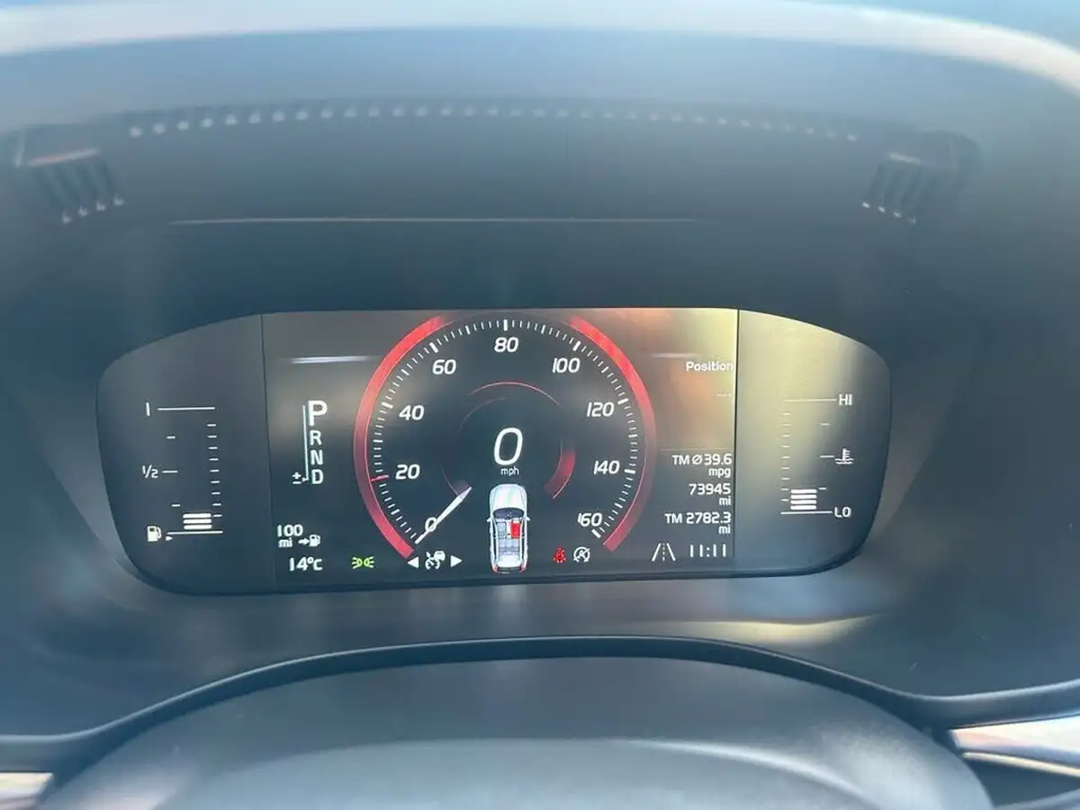 2018-volvo-xc60-20td-d4-momentum-pro-awd-geartronic-big-6