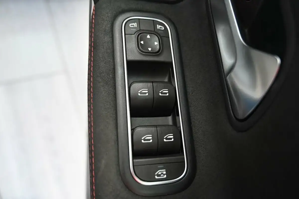 2019-mercedes-benz-a-class-13-a180-amg-line-hatchback-5d-big-30
