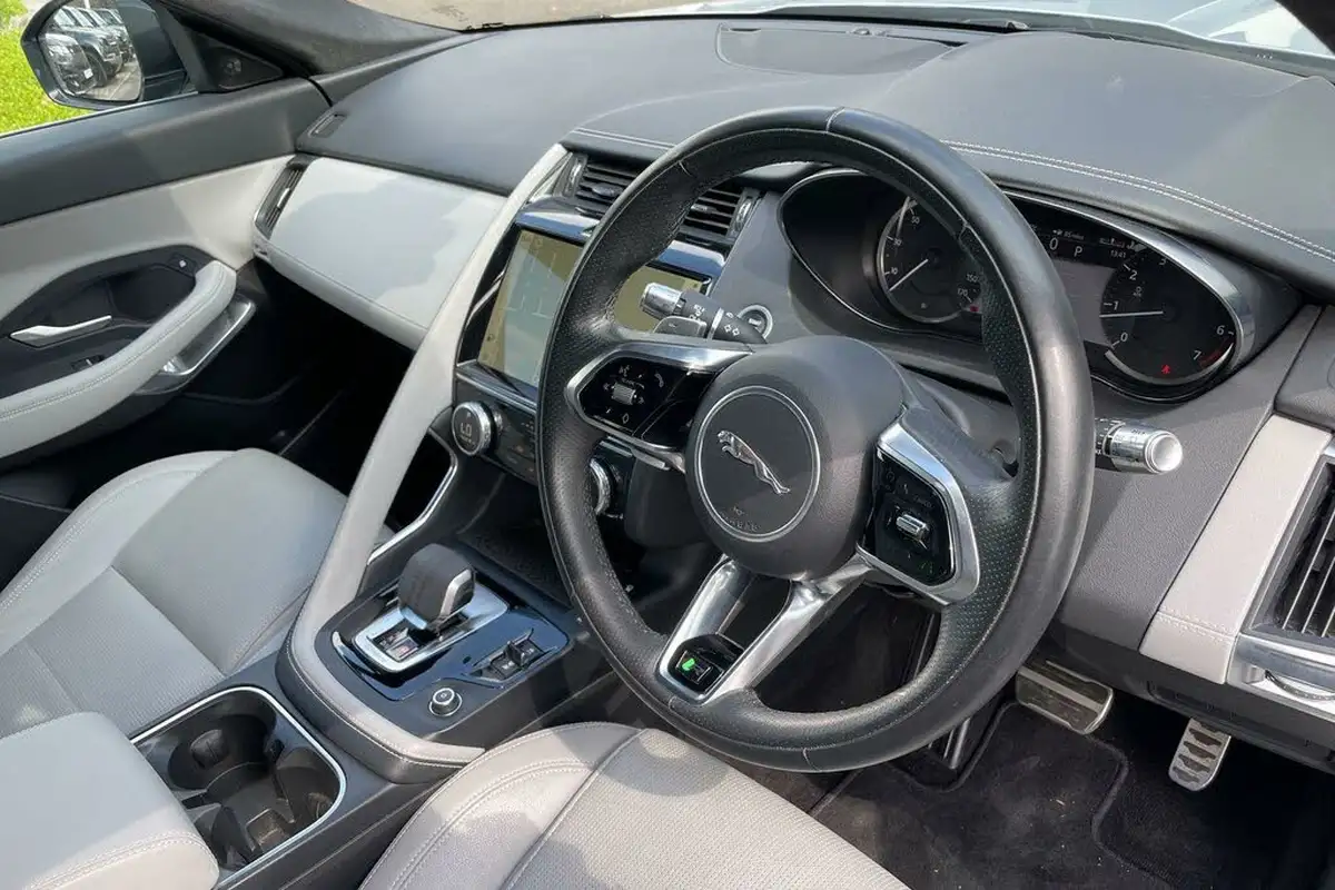 2021-jaguar-e-pace-20-p200-r-dynamic-s-big-33