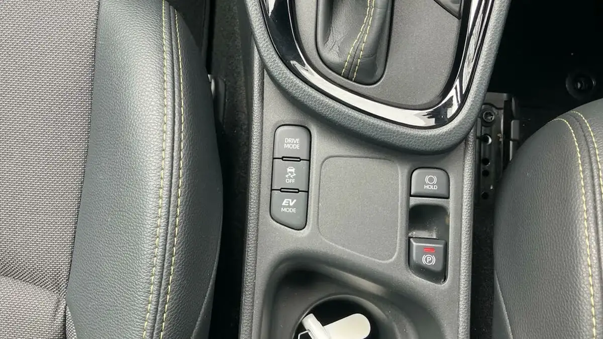 2022-toyota-yaris-cross-15-vvt-i-dynamic-big-25