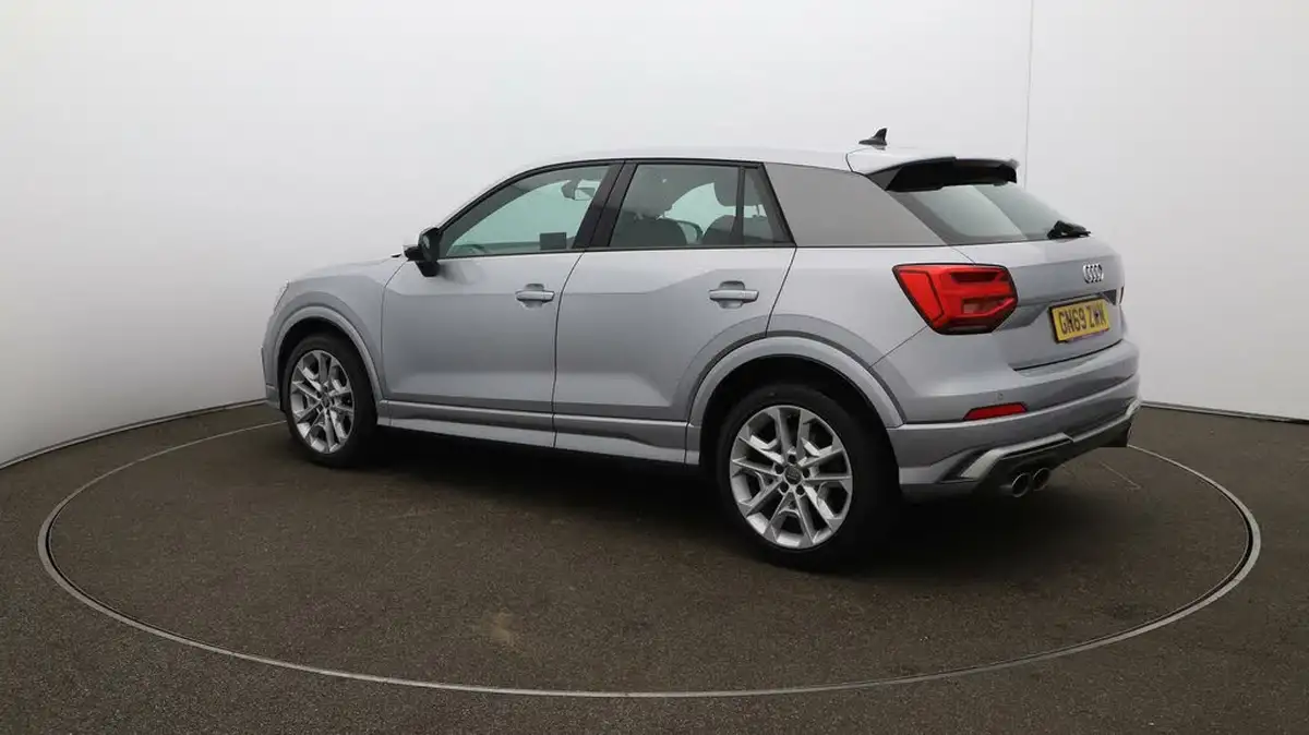 2019-audi-sq2-20-tfsi-big-24