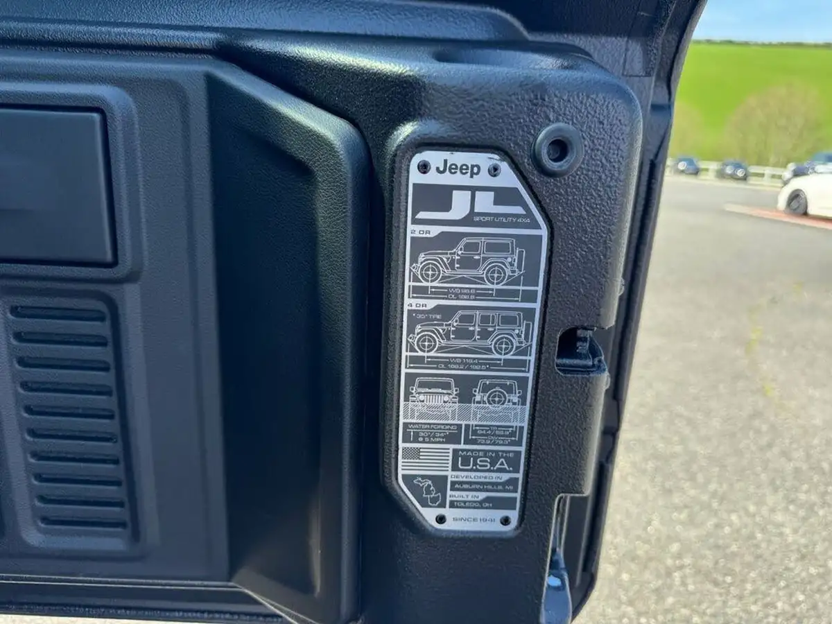 2024-jeep-wrangler-20-gme-sahara-big-15