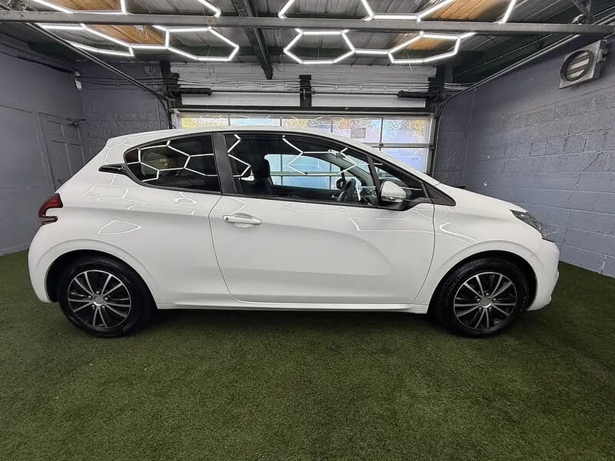 2015-peugeot-208-10-puretech-access-ac-3d-big-17