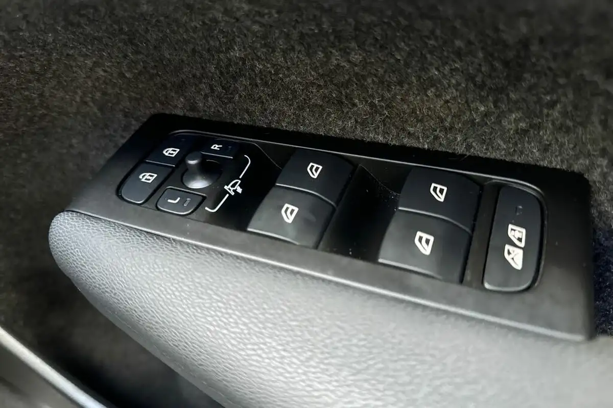 2022-volvo-xc40-e-recharge-plus-228bhp-big-20