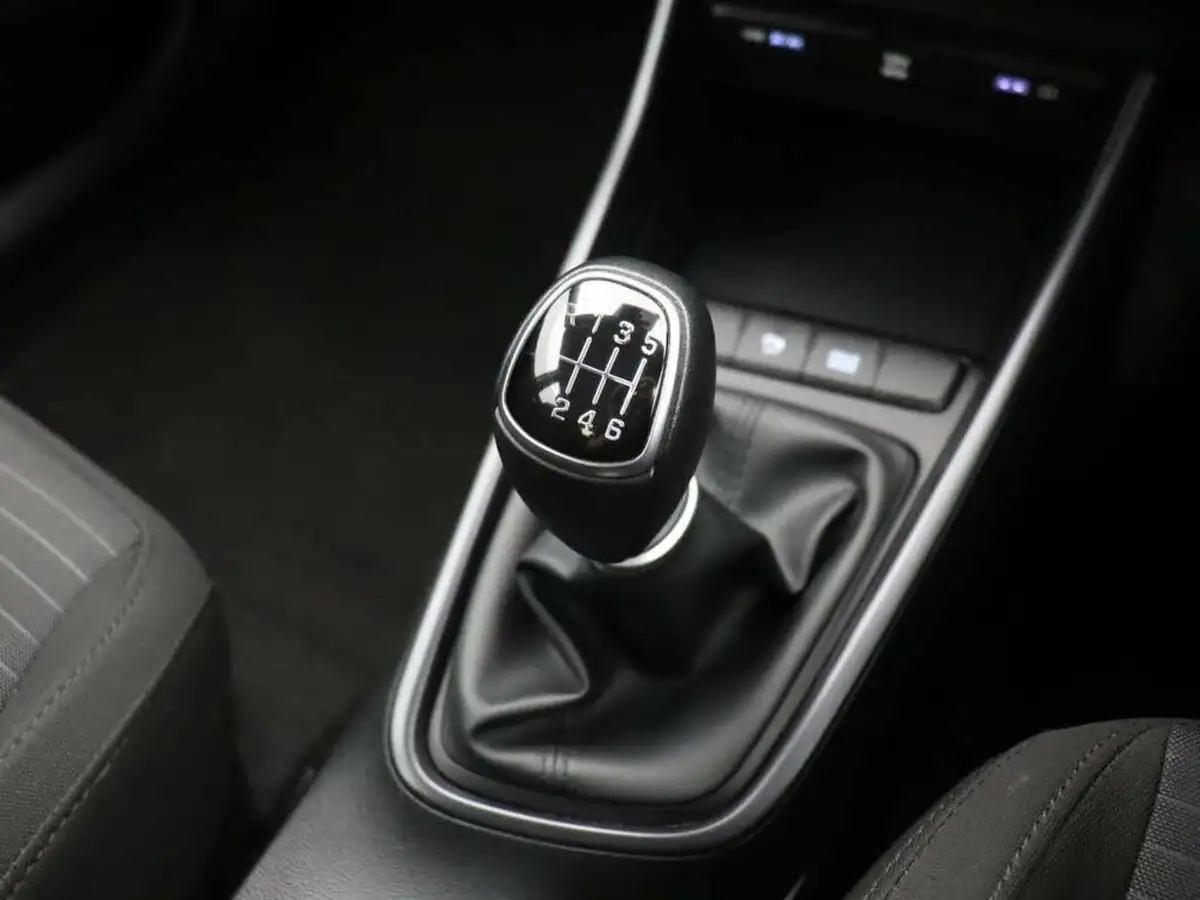 2023-hyundai-i20-10-t-gdi-se-connect-eclutch-imt-big-33