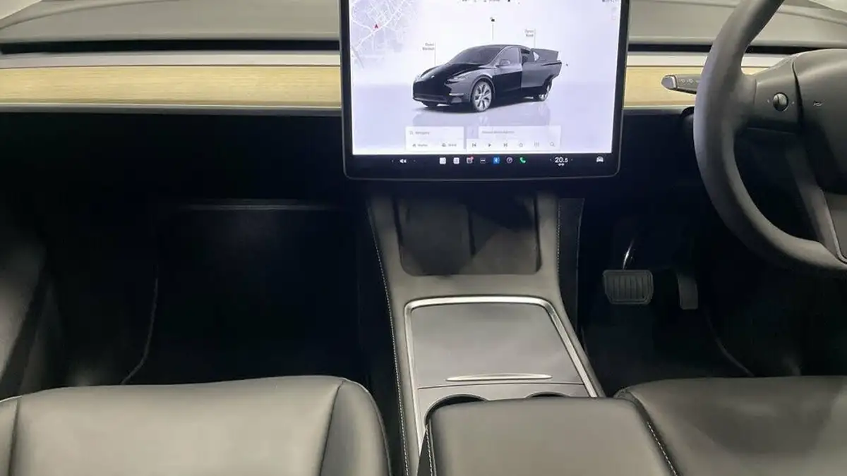 2022-tesla-model-y-e-long-range-big-15