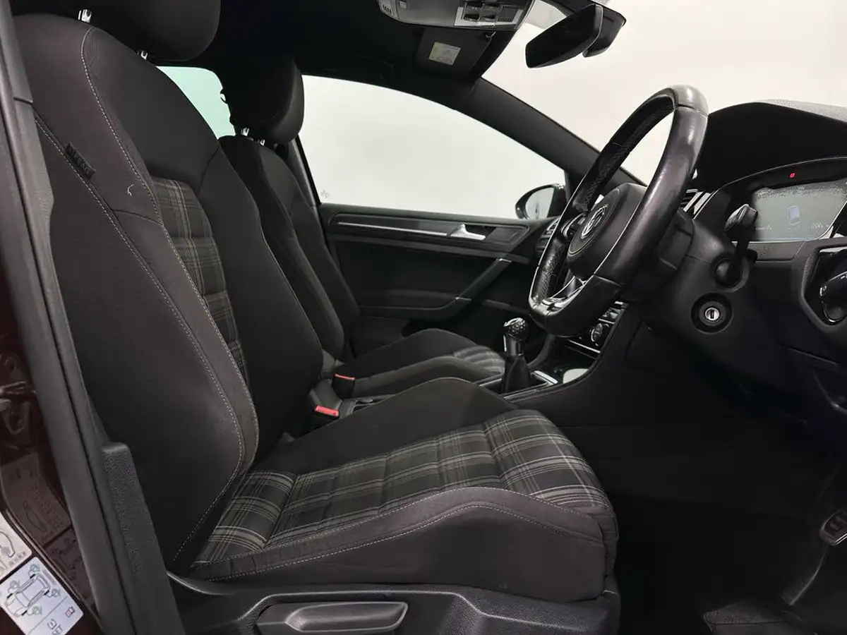 2017-volkswagen-golf-20tdi-gtd-ss-hatchback-5d-big-30