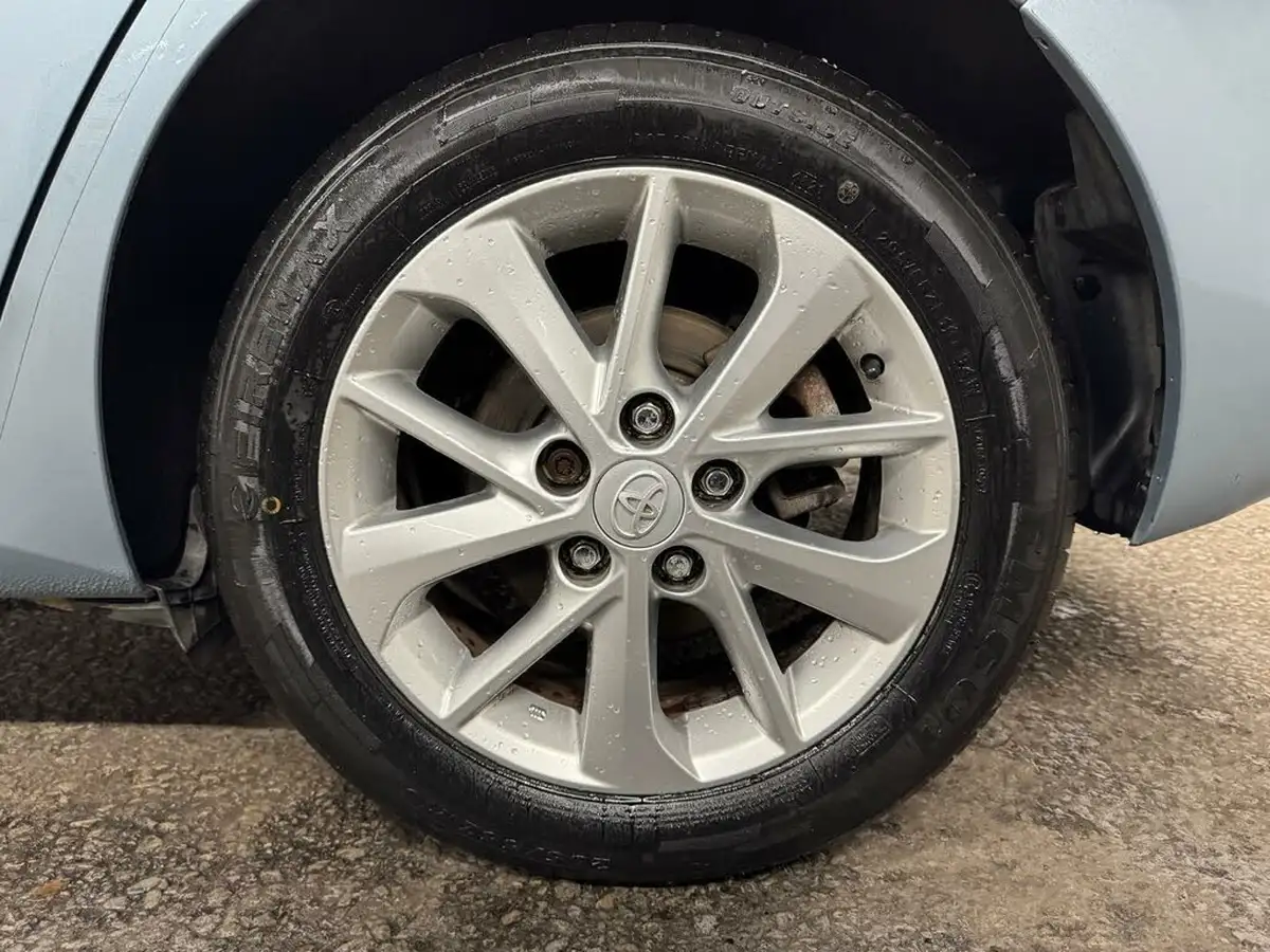 2013-toyota-auris-133-vvt-i-icon-hatchback-big-22