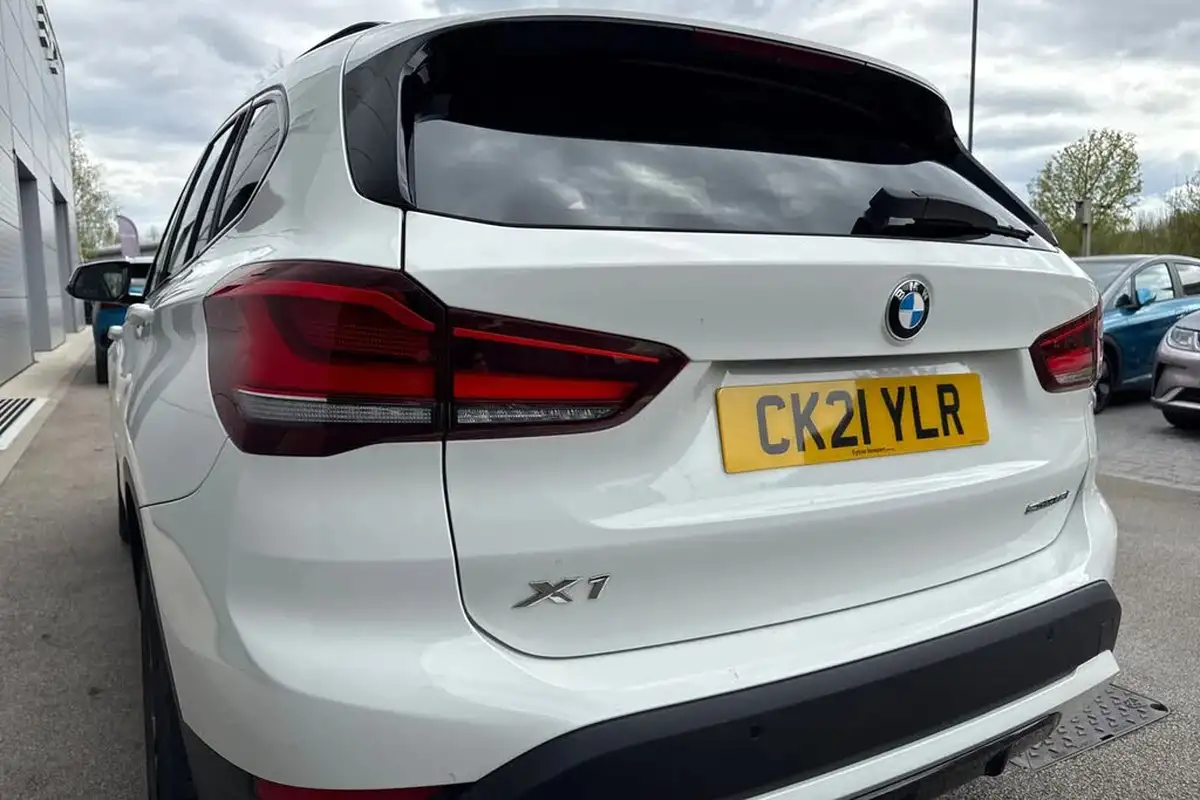 2021-bmw-x1-15-sdrive18i-sport-big-15