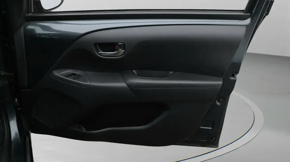 2018-toyota-aygo-10-vvt-i-x-play-71bhp-5d-big-15