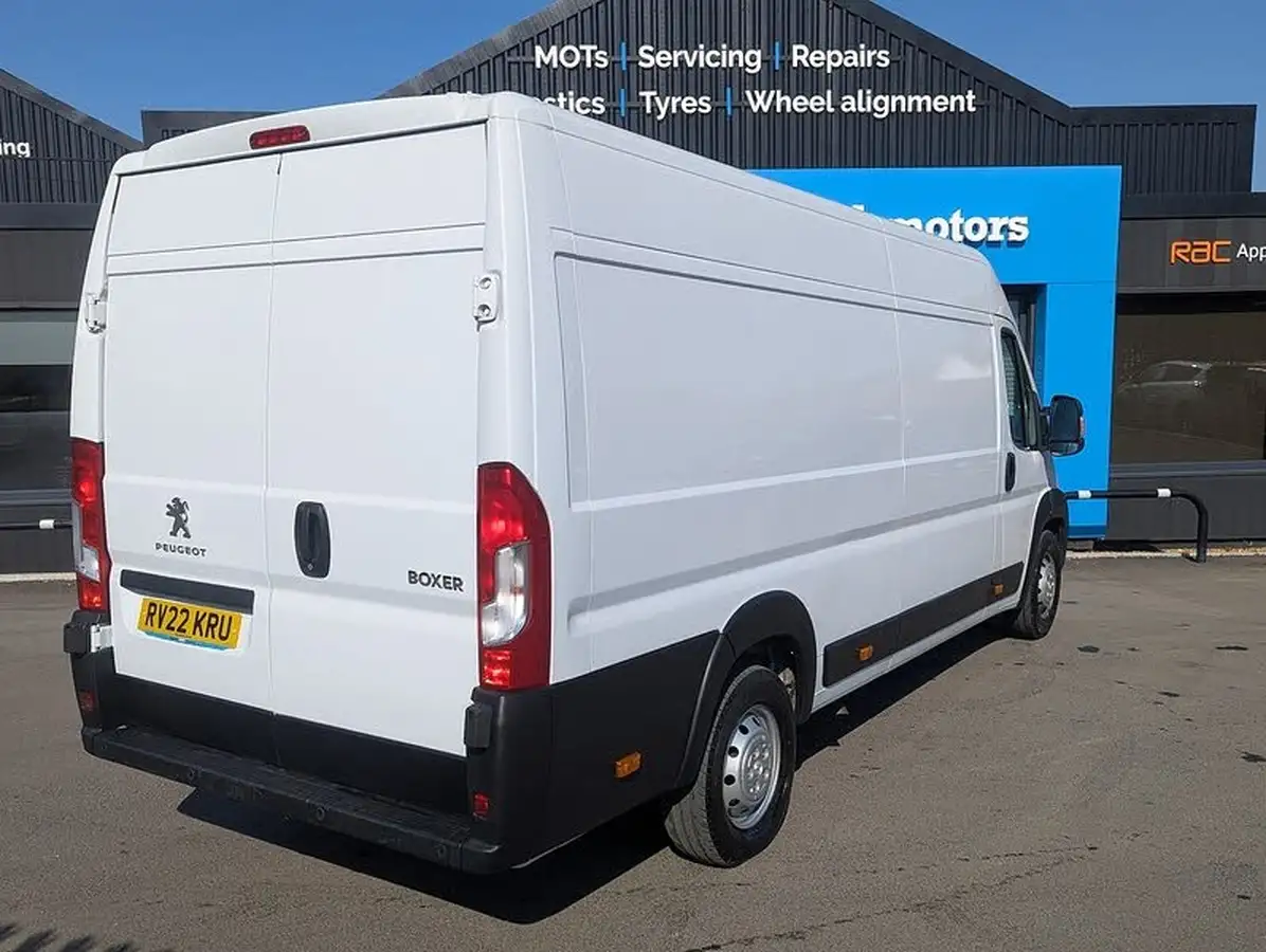 2022-peugeot-boxer-22-bluehdi-professional-435-l4-h2-big-9