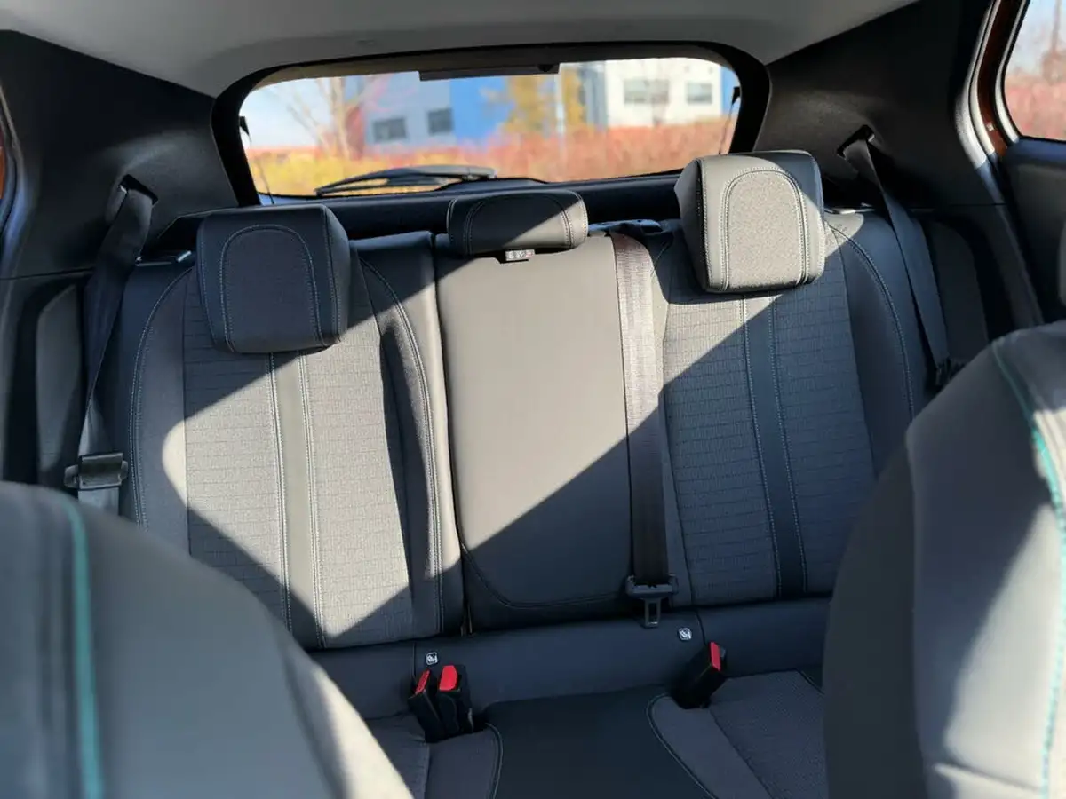 2021-peugeot-2008-suv-12-puretech-gt-eat8-big-14