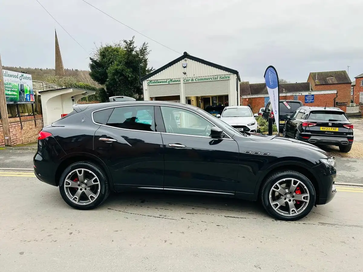 2016-maserati-levante-30td-big-0