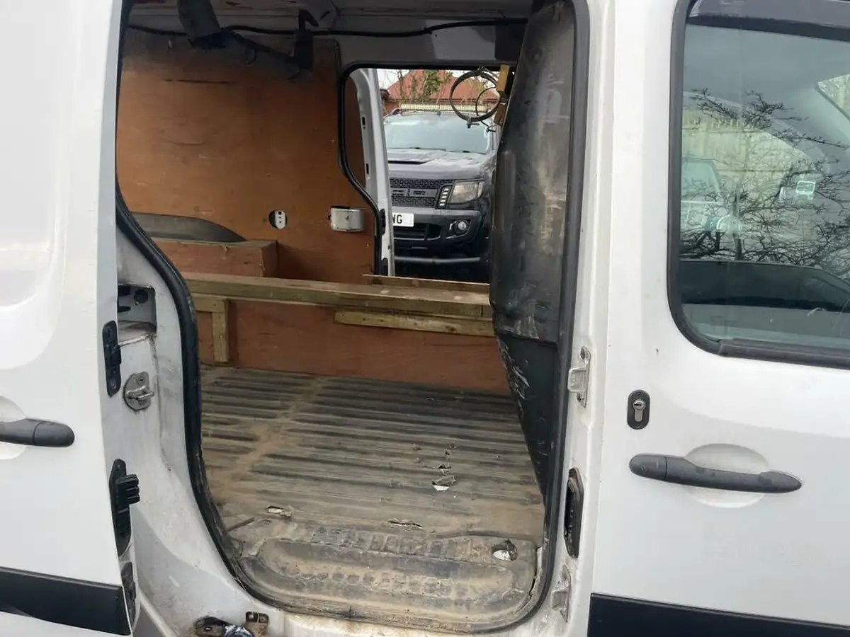 2014-mercedes-benz-citan-15-cdi-109-compact-panel-van-big-27