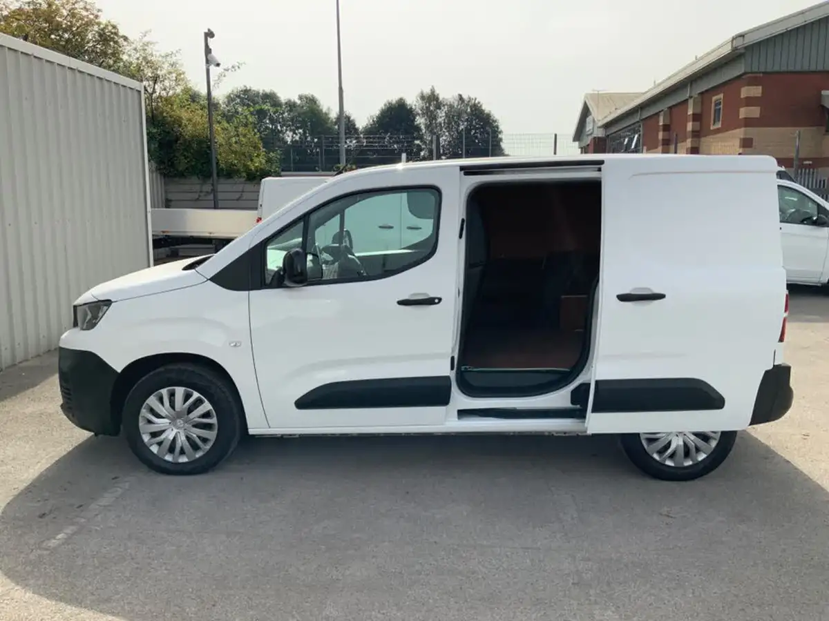 2020-peugeot-partner-15-bluehdi-1000-professional-100ps-eu6dt-panel-big-9
