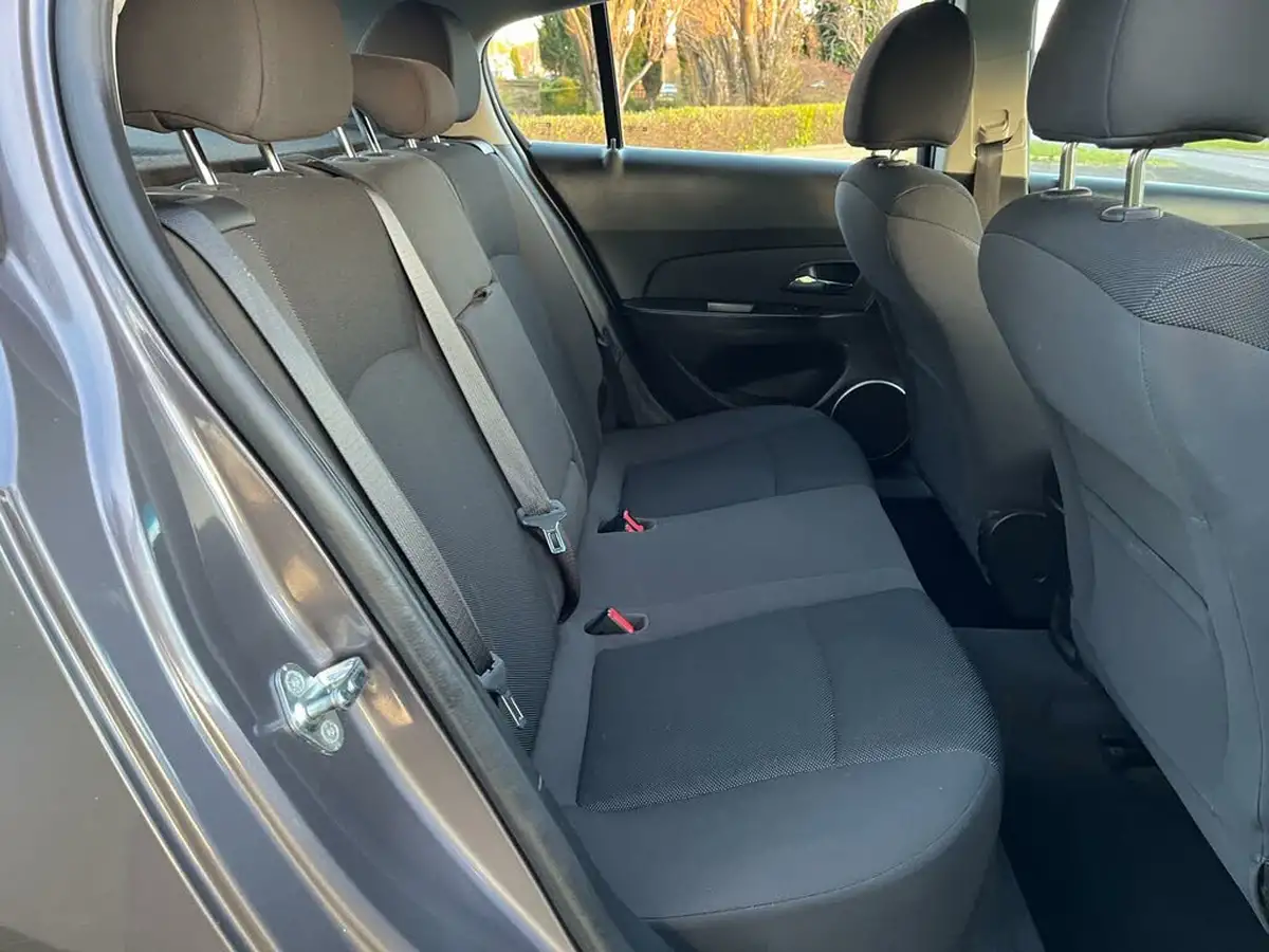 2012-chevrolet-cruze-18-ltz-auto-big-24