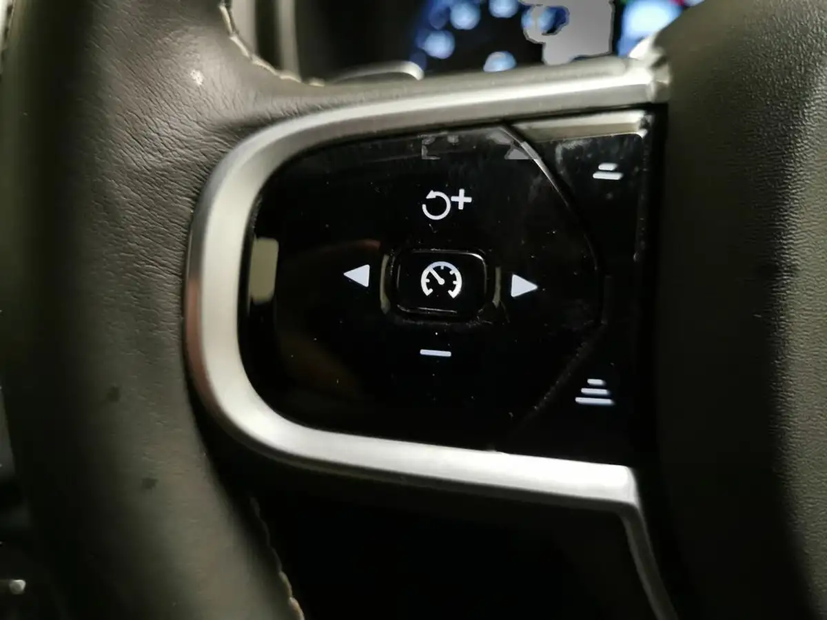 2020-volvo-xc90-20td-b5-r-design-big-20