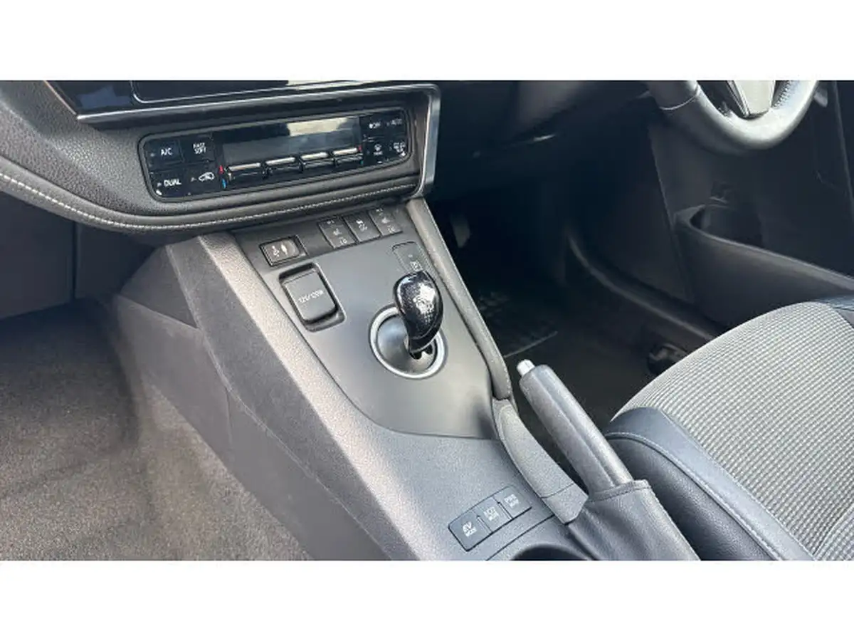 2015-toyota-auris-18-vvt-i-hsd-excel-hatchback-cvt-big-12