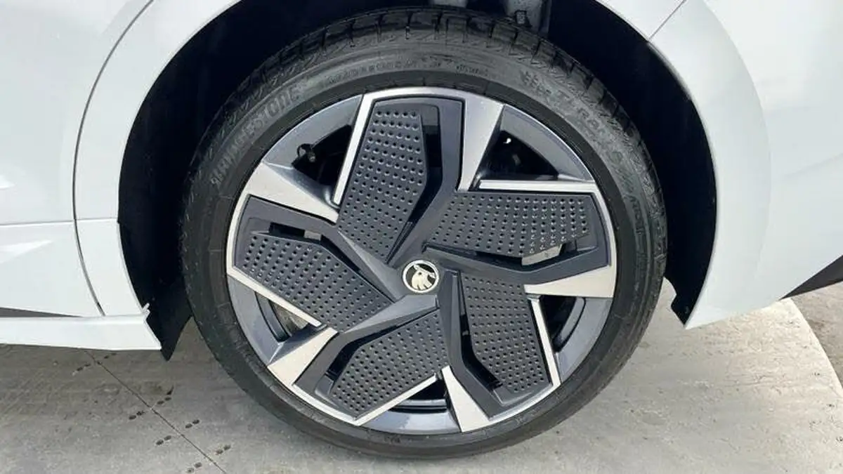 2024-skoda-enyaq-e-vrs-coupe-big-30