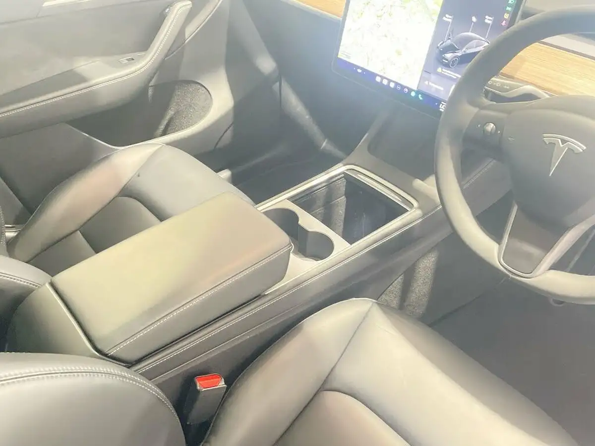 2024-tesla-model-y-e-performance-big-13
