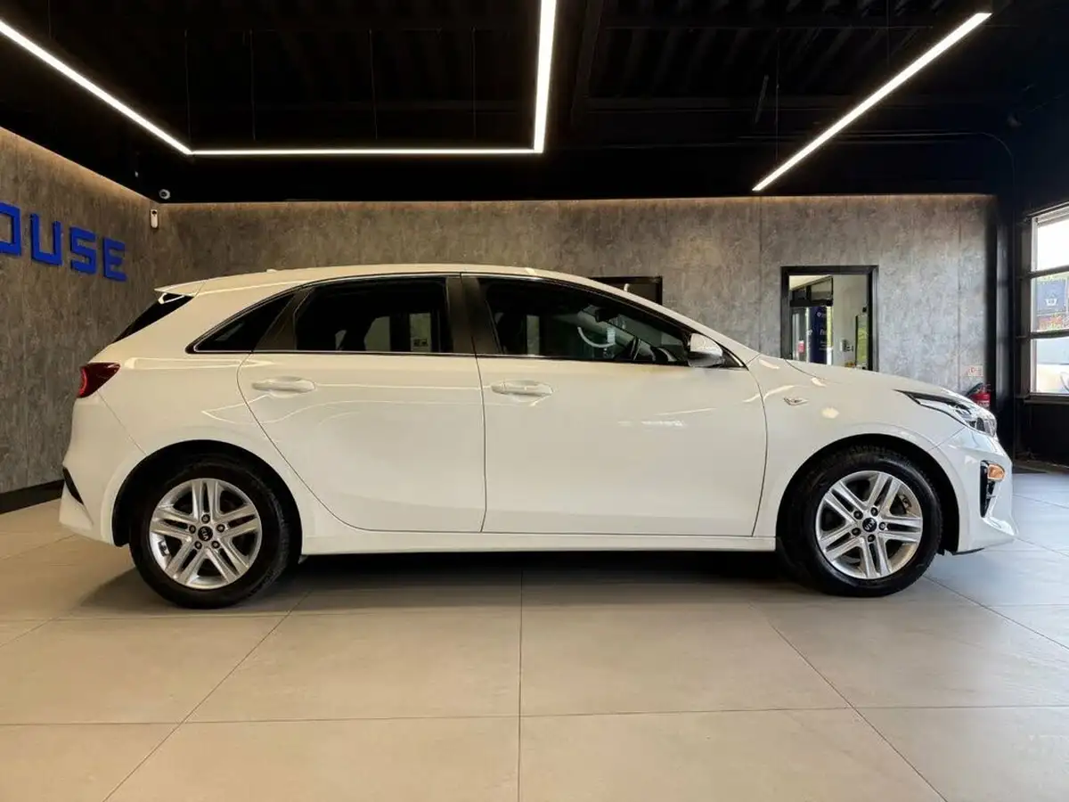 2019-kia-ceed-16crdi-2-eco-hatchback-big-8
