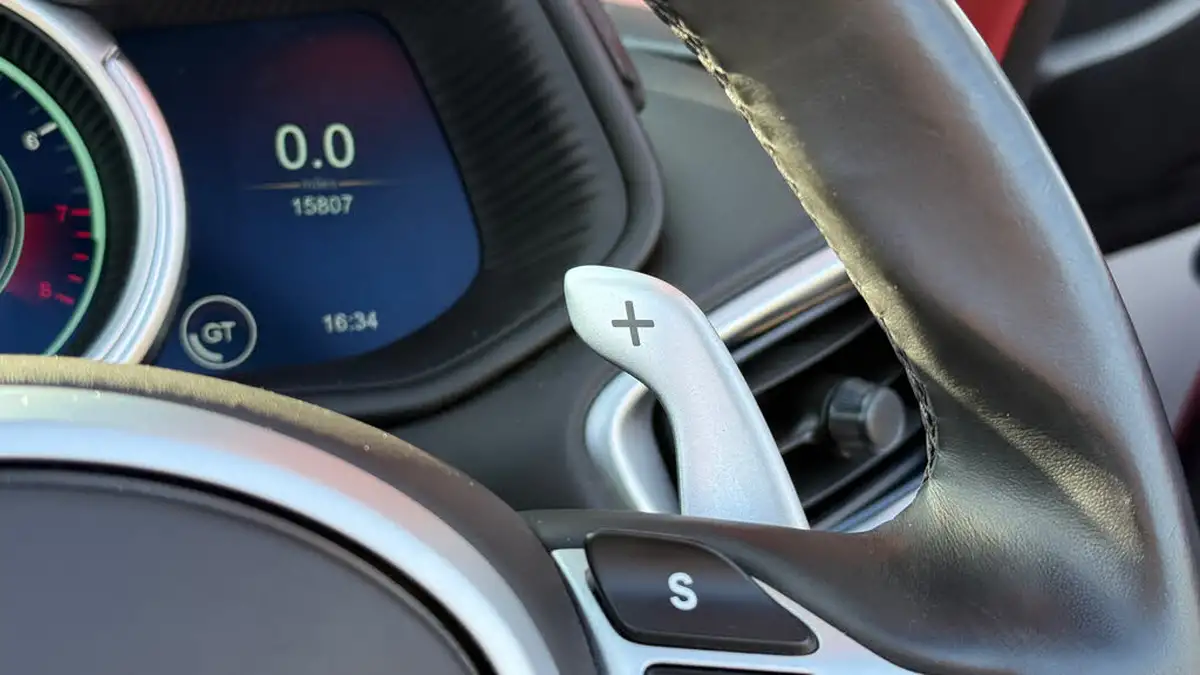2018-aston-martin-db11-40-v8-big-22