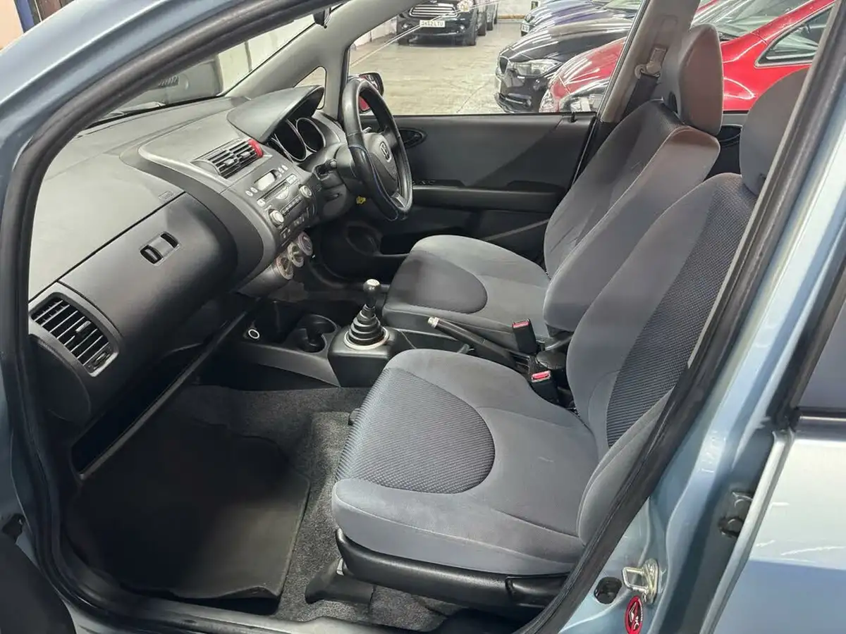 2007-honda-jazz-12-s-big-32