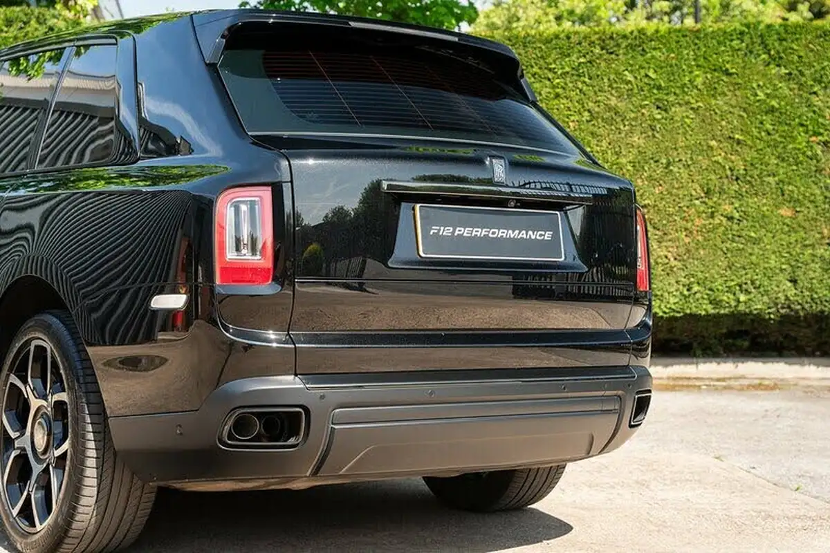 2023-rolls-royce-cullinan-675-black-badge-big-30