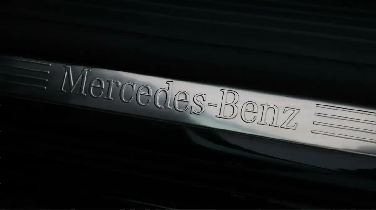 2021-mercedes-benz-a-class-13-a250e-amg-line-hatchback-5d-big-21