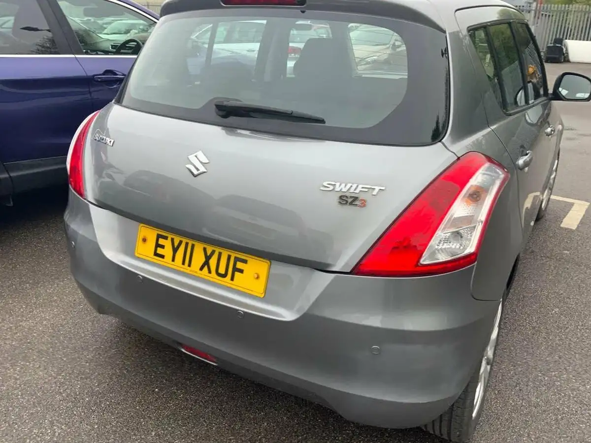 2011-suzuki-swift-12-sz3-5d-big-5