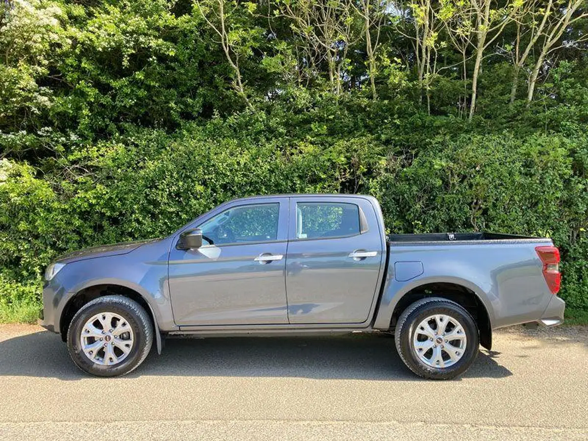 2024-isuzu-d-max-19td-dl20-double-auto-big-6
