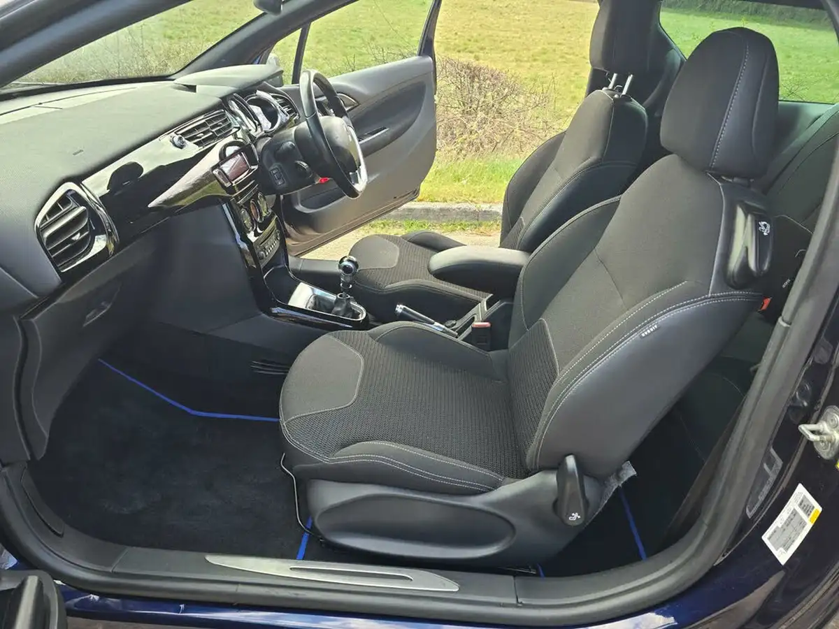 2015-citroen-ds3-12-dstyle-plus-big-39