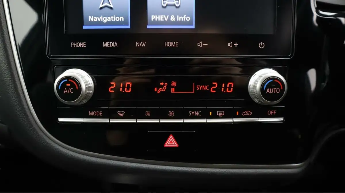 2020-mitsubishi-outlander-24-exceed-phev-big-12