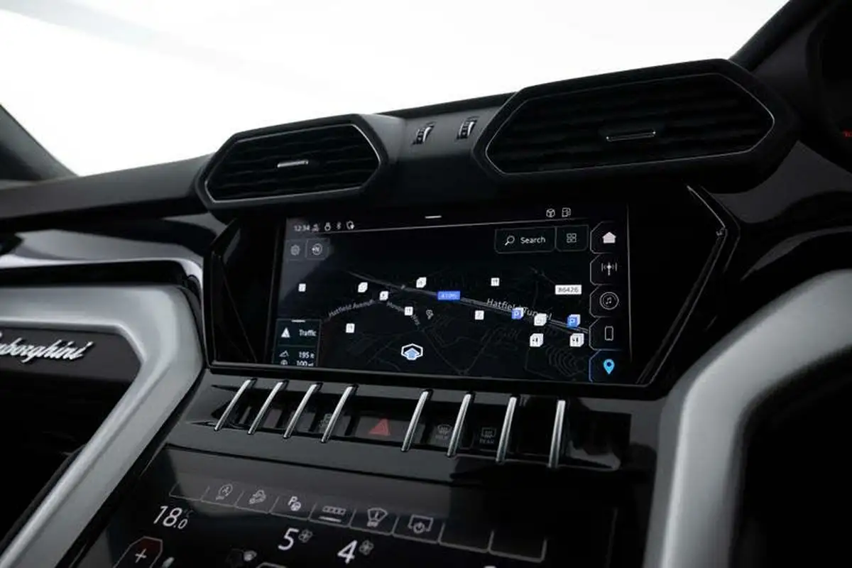 2023-lamborghini-urus-40-no-trim-big-12
