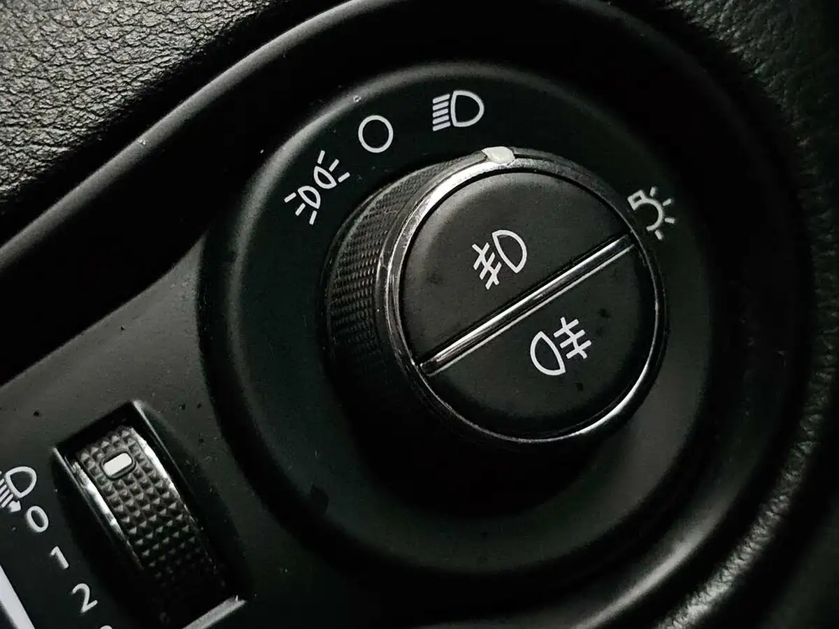 2015-jeep-renegade-14-longitude-big-72