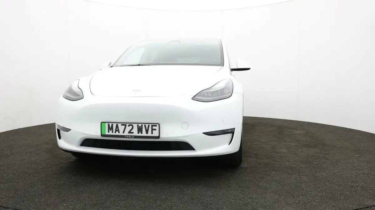 2022-tesla-model-y-e-long-range-big-49