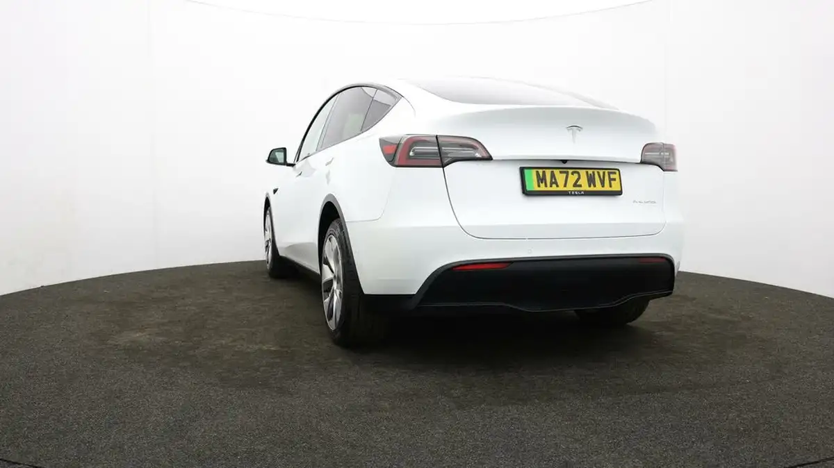 2022-tesla-model-y-e-long-range-big-73