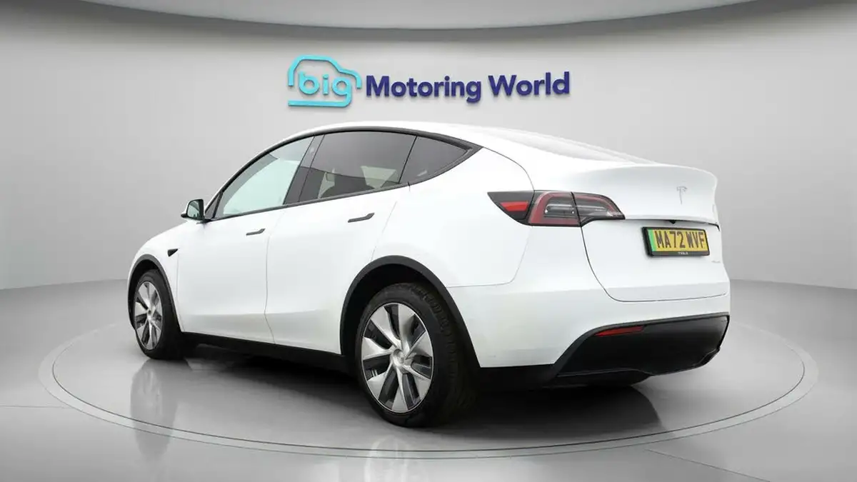 2022-tesla-model-y-e-long-range-big-4
