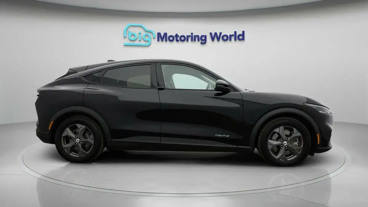 2022-ford-mustang-mach-e-e-standard-range-big-7