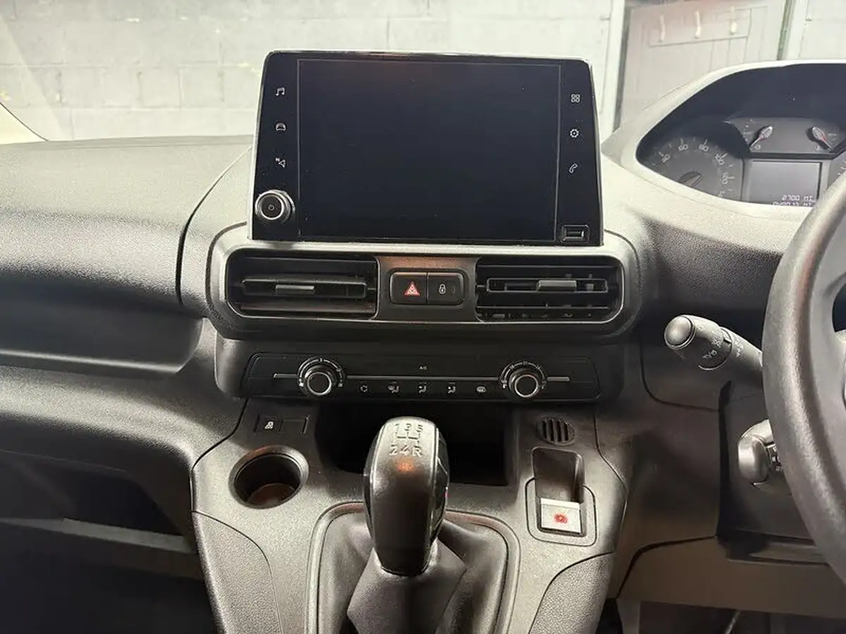 2019-peugeot-partner-15-bluehdi-1000-professional-100ps-eu6dt-panel-big-25