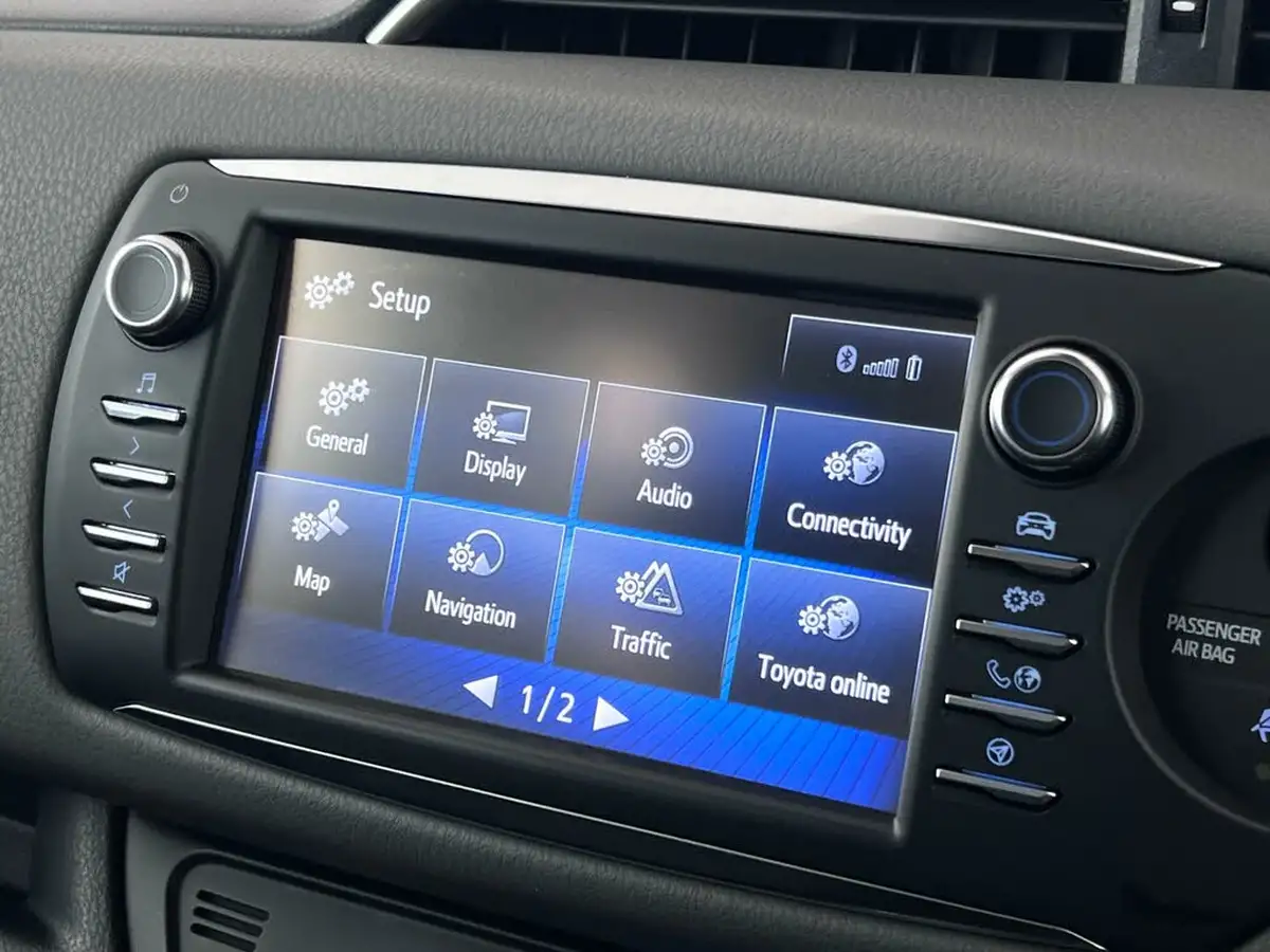 2019-toyota-yaris-15-vvt-i-icon-tech-98bhp-hybrid-1497cc-e-cvt-big-26