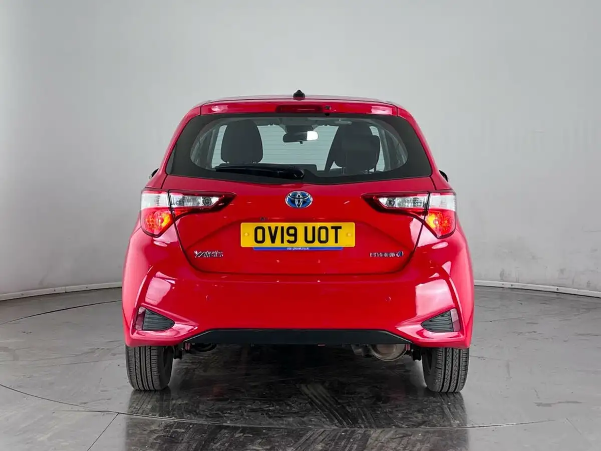 2019-toyota-yaris-15-vvt-i-icon-tech-98bhp-hybrid-1497cc-e-cvt-big-6