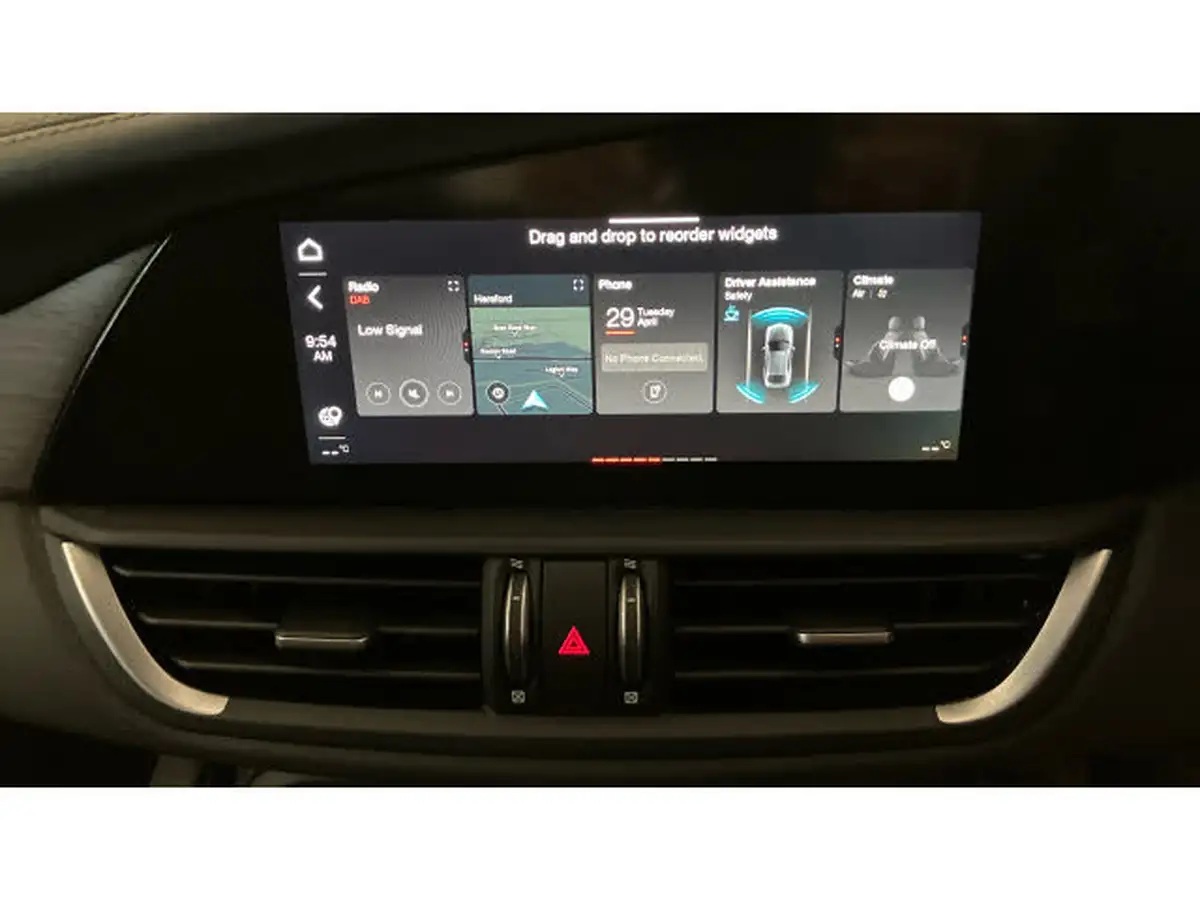 2021-alfa-romeo-giulia-20-lusso-ti-big-32