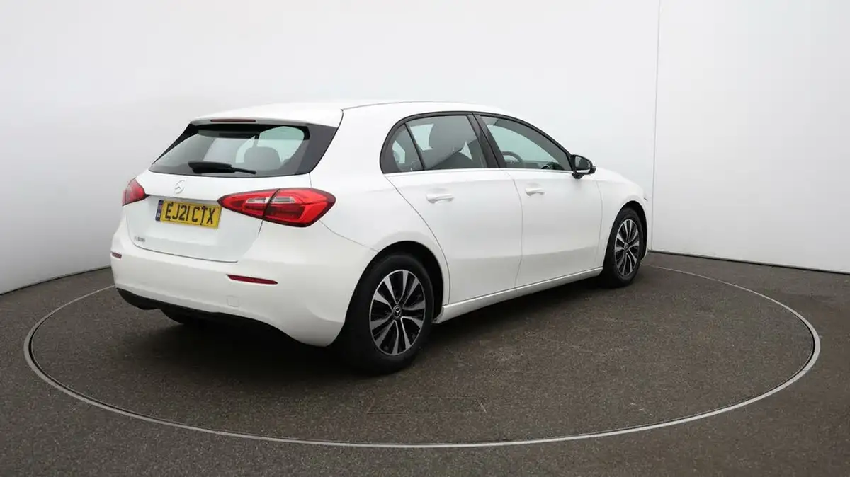 2021-mercedes-benz-a-class-13-a180-se-7g-dct-big-45