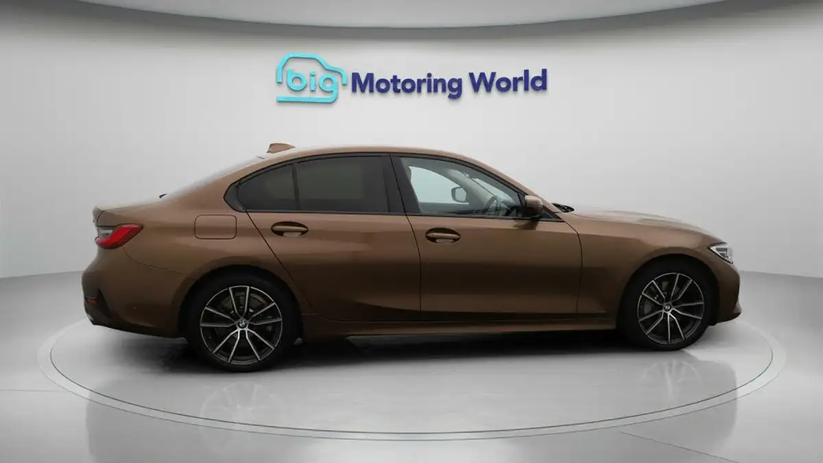 2019-bmw-3-series-20-330e-sport-pro-big-8