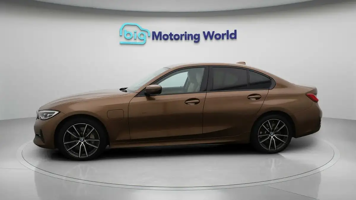 2019-bmw-3-series-20-330e-sport-pro-big-4