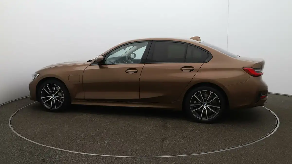 2019-bmw-3-series-20-330e-sport-pro-big-49