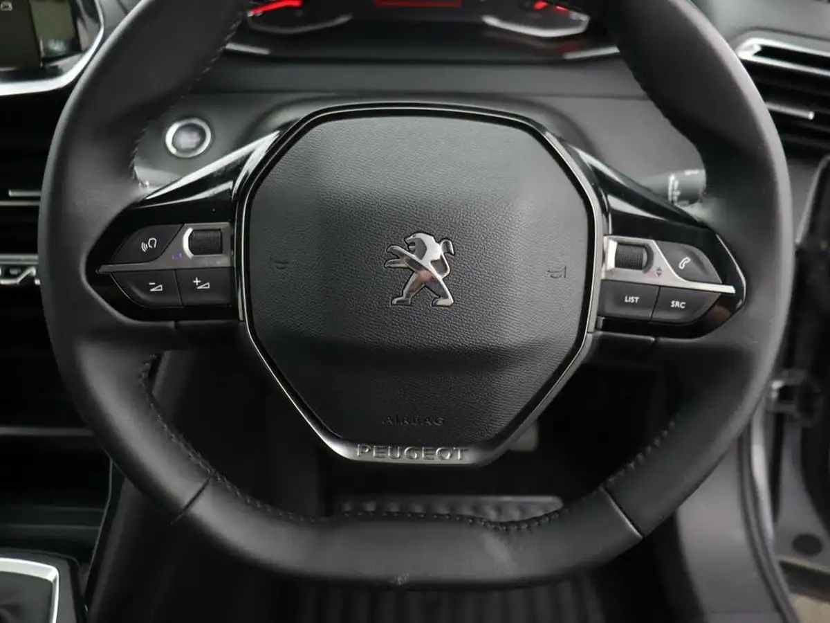 2022-peugeot-2008-suv-12-puretech-active-premium-big-28