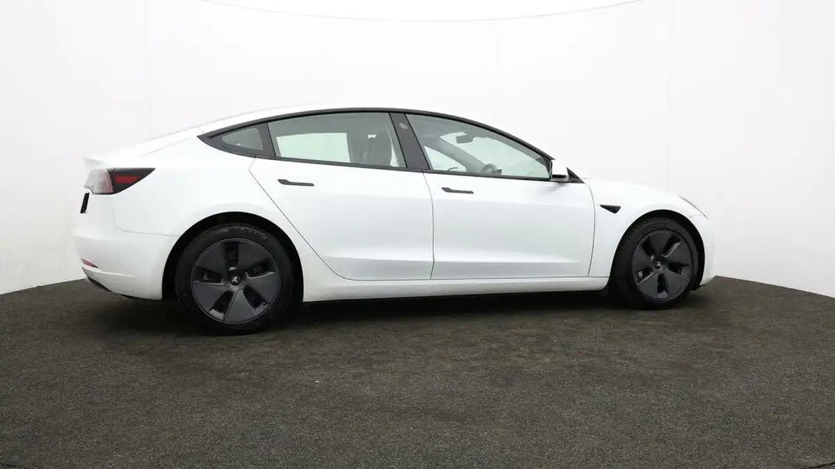 2022-tesla-model-3-e-long-range-big-30